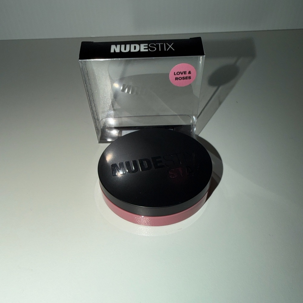 NUDESTIX Love & Roses Blush Compact  Brand New in box - Picture 9 of 16
